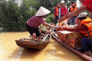 Khuyến cáo: Đảm bảo an toàn đối với thực phẩm hỗ trợ người dân vùng bão, lũ